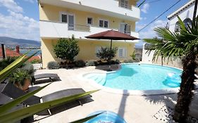 Apartments Sakal